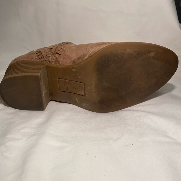 Selling brown cute ankle booties, size: 6 - Picture 5 of 6